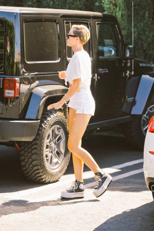 Her style... ❤😘😍 #MileyCyrus <a href="/MileyCyrus/">Miley Cyrus</a>