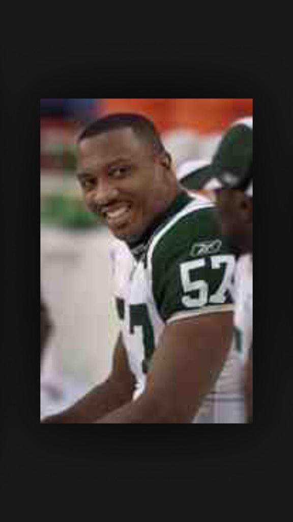 utilizemind2's tweet image. @WFAN660 The man on defense who gave Tom Brady life and saved Bill #MoLewis and #92bigcat pick 6RDTB no1 believe nhim