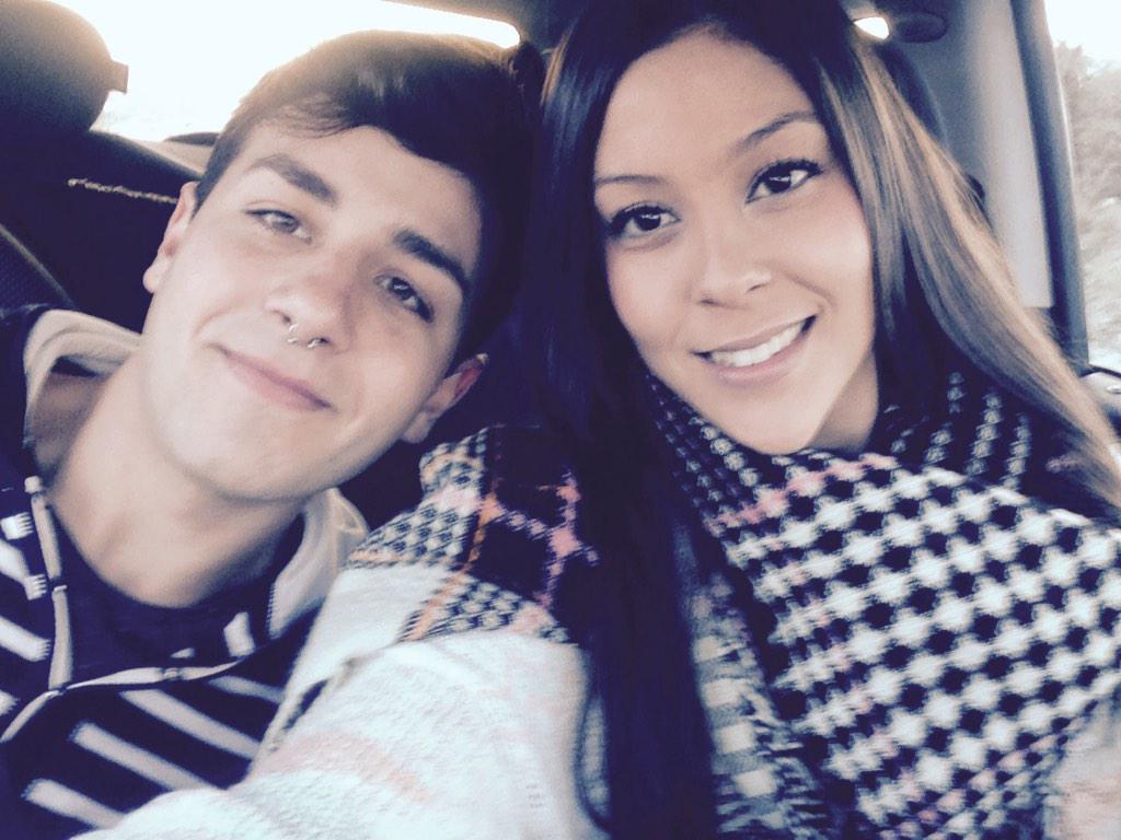 pepe_cachon's tweet photo. Tras  un añitooo de vuelta a cadiiiiz con lo mejor que encontrado por alliiii 😘😘👸👅❤️❤️ @babimm88  carnavalees!!😎🍼 http://t.co/GJkTQDoIvy