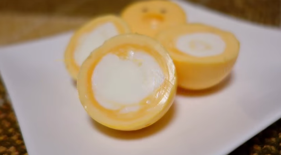 indy100's tweet image. How to cook eggs inside out  i100.io/40Gv4Xd