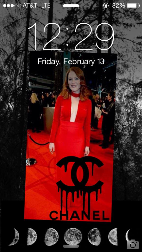 wowlockscreen's tweet image. julianne moore | rt and ill dm it