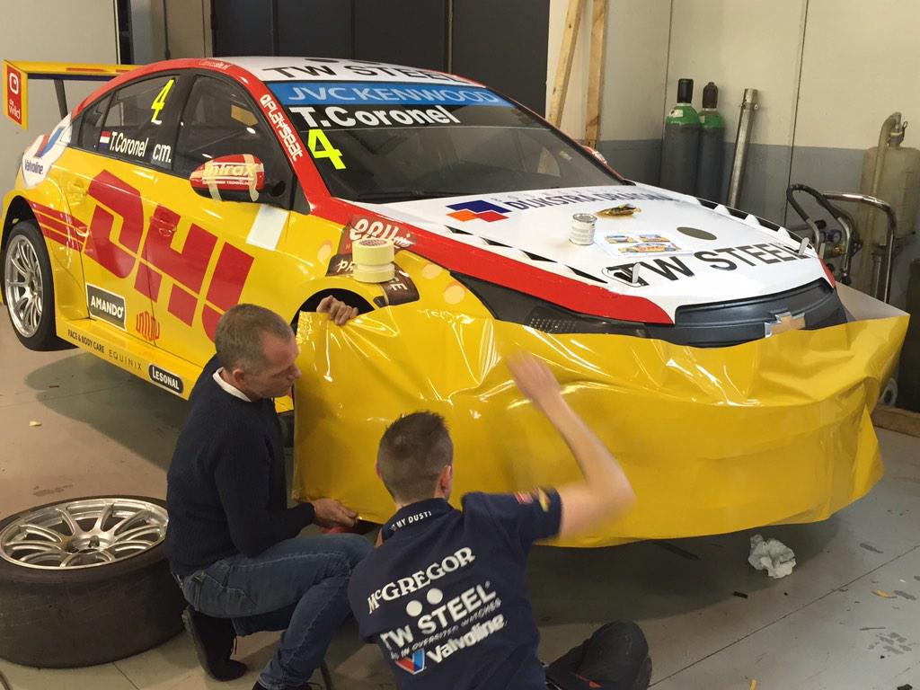 TomCoronel's tweet photo. Step by step but soon........ 🏁🏁🏁🏁 just an update from #roalmotorsport workshop 🇮🇹👍😜 do you like it? Beter in real? http://t.co/8U88NH9sDU