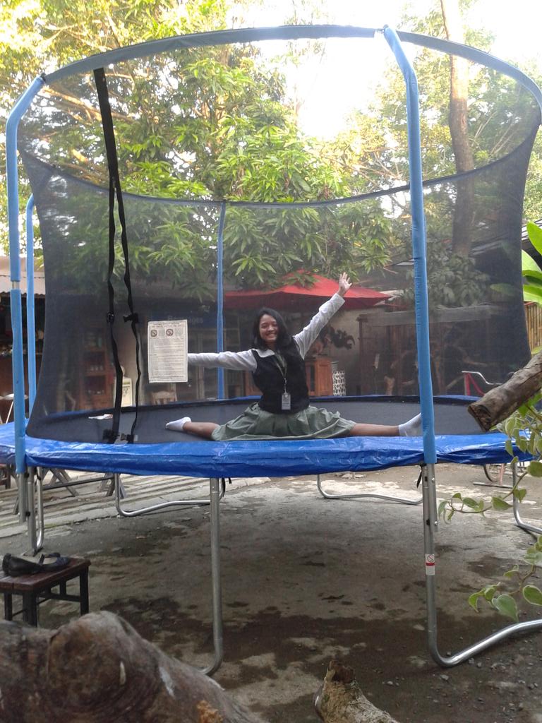 YelaMarisca's tweet photo. Random picture because I cannot go back to sleep 😁😭 (there should be a trampoline emoji) http://t.co/wM8k9tuu9A
