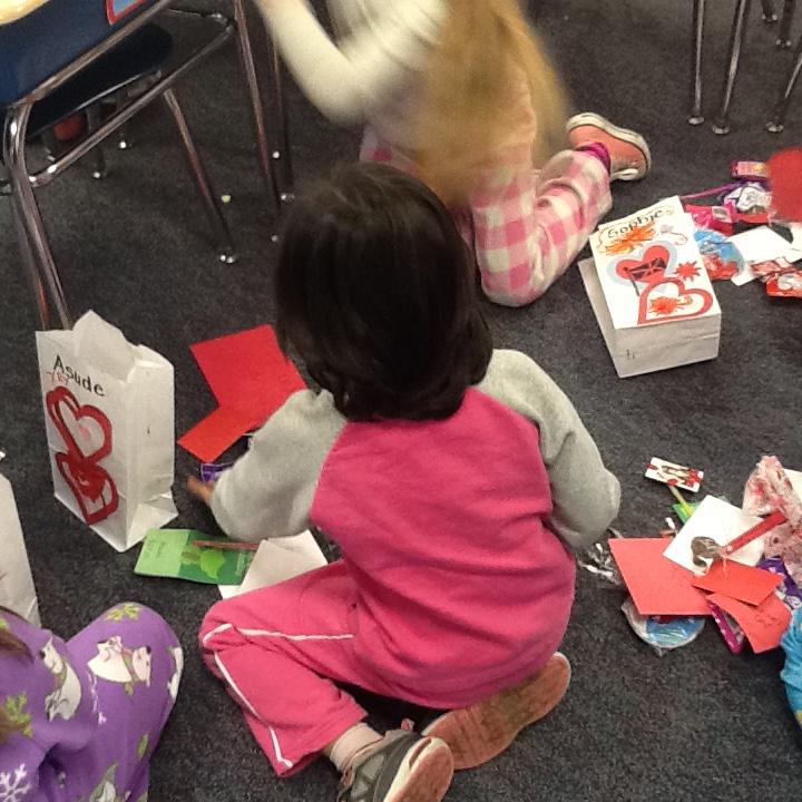 MrsWalsh117's tweet photo. Pajama day, Valentine's Party, and sunshine- life is good in 1st grade! http://t.co/YTU4vyEykJ