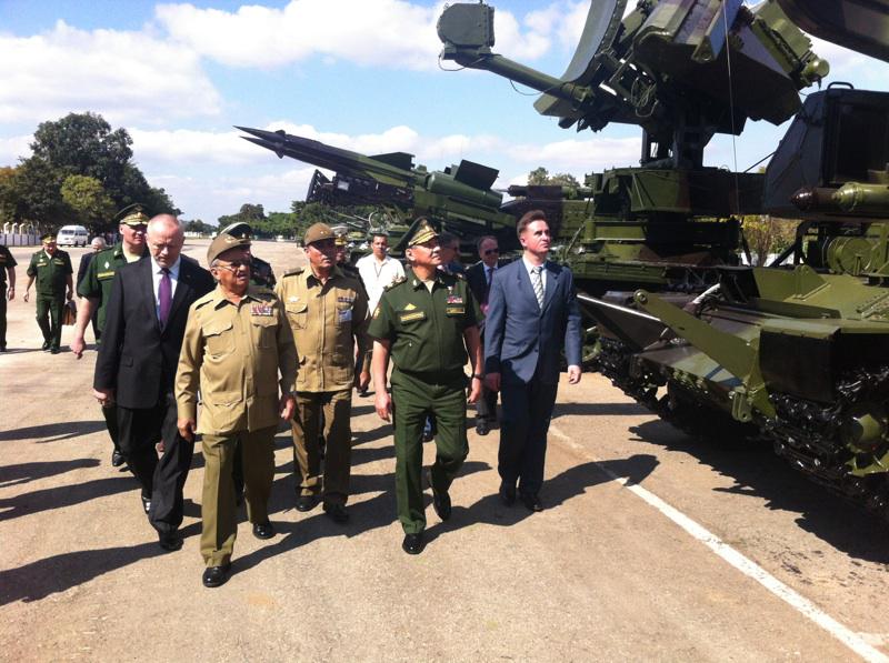 صور بعض اسلحه الجيش الكوبي التي شاهدها وزير الدفاع الروسي في زيارته الاخيره لكوبا  B9vsDUoCAAAD4Sg