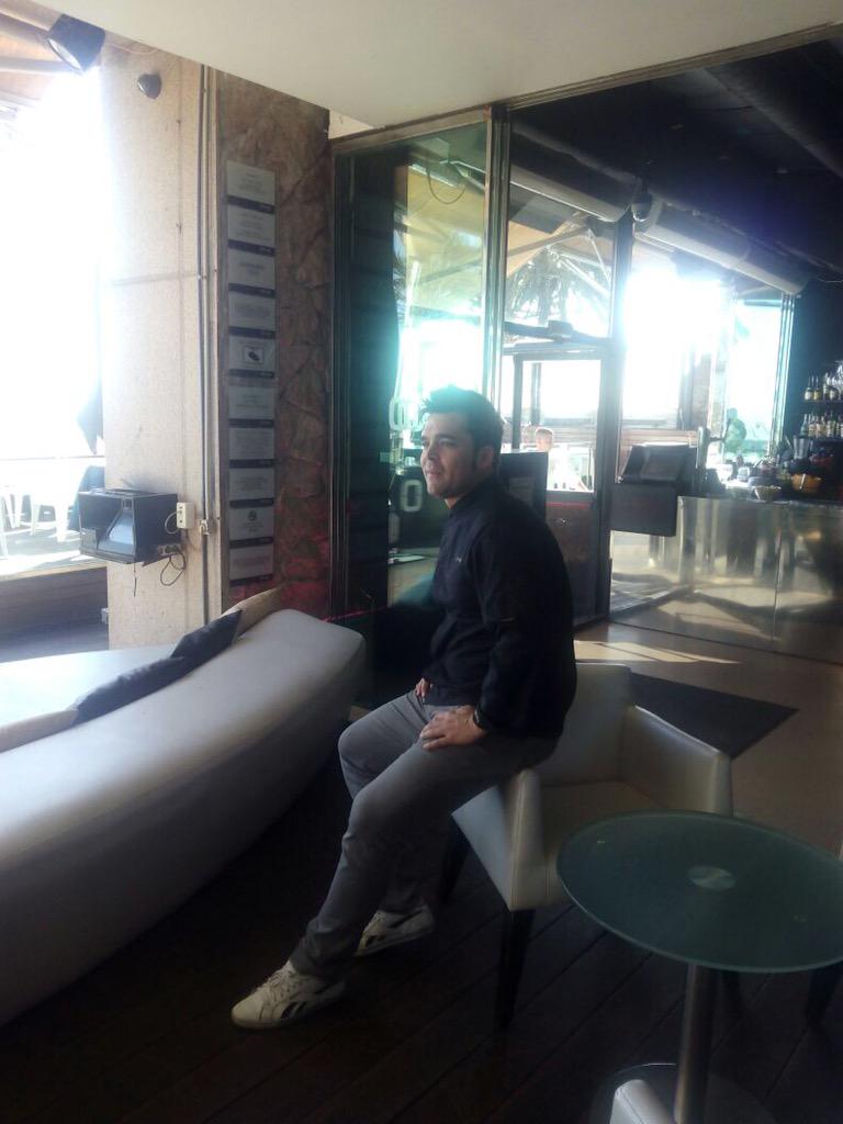 OPIUMRest's tweet photo. Hoy hemos tenido sesión de fotos con nuestro #chef @BillyBaroja y el equipo de cocina de #OpiumRestaurant! http://t.co/8d35tWkVeH