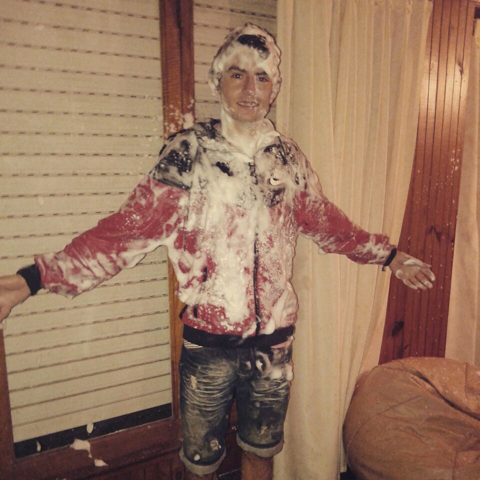 Rata587's tweet photo. Así me recibieron mi cumple con espuma http://t.co/pNvcoLesMr