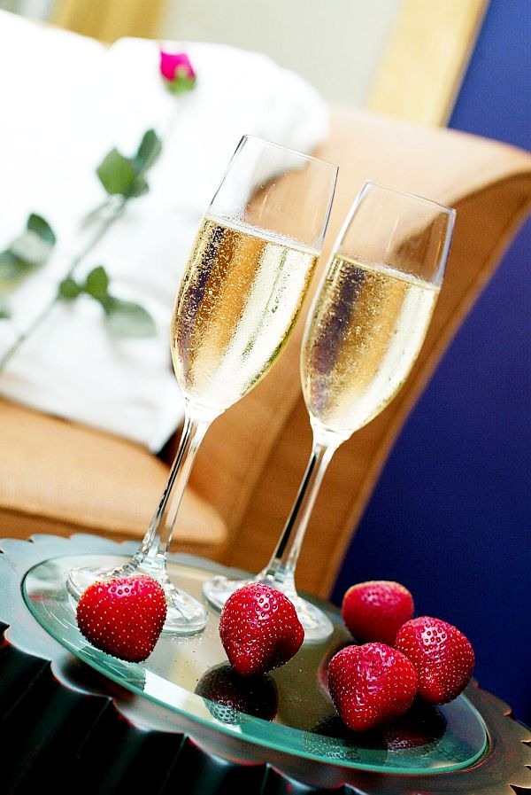 ChampagneFriday's tweet photo. Happy #ValentinesDay Eve... and happy #ChampagneFriday! http://t.co/PVK9vmrYaW