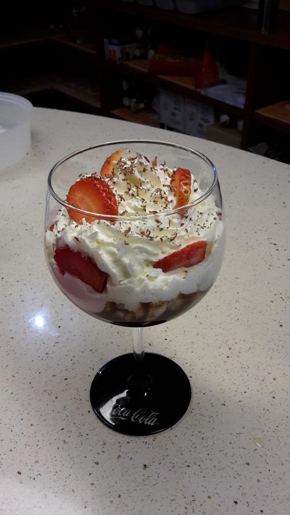 TabernaRamon's tweet photo. ¡¡Feliz San Valentín!! 💑👼💏 Venid a celebrarlo con nosotros  tómad este delicioso postre y llévate un buen recuerdo ❤. http://t.co/jyVXhFWTTU