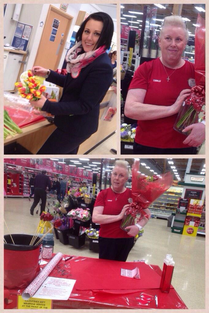 Wrapping service💏 going great all proceeds to charity❤️<a href="/AlWarwick5/">Alistair Warwick</a> <a href="/Tesco/">Tesco</a> <a href="/LeighTesco/">Tesco Leigh</a> <a href="/JonnyBigPants37/">Jonathan Jones</a> 😘