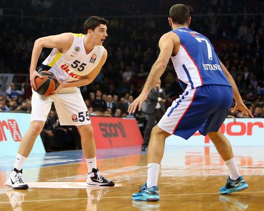 ArelFenerbahce's tweet photo. Maç Sonucu | Anadolu Efes 71-77 Fenerbahçe Ülker. #Euroleague 'de galibiyetlere devam ediyoruz! #EFSFBU http://t.co/YCWD6E4bwE