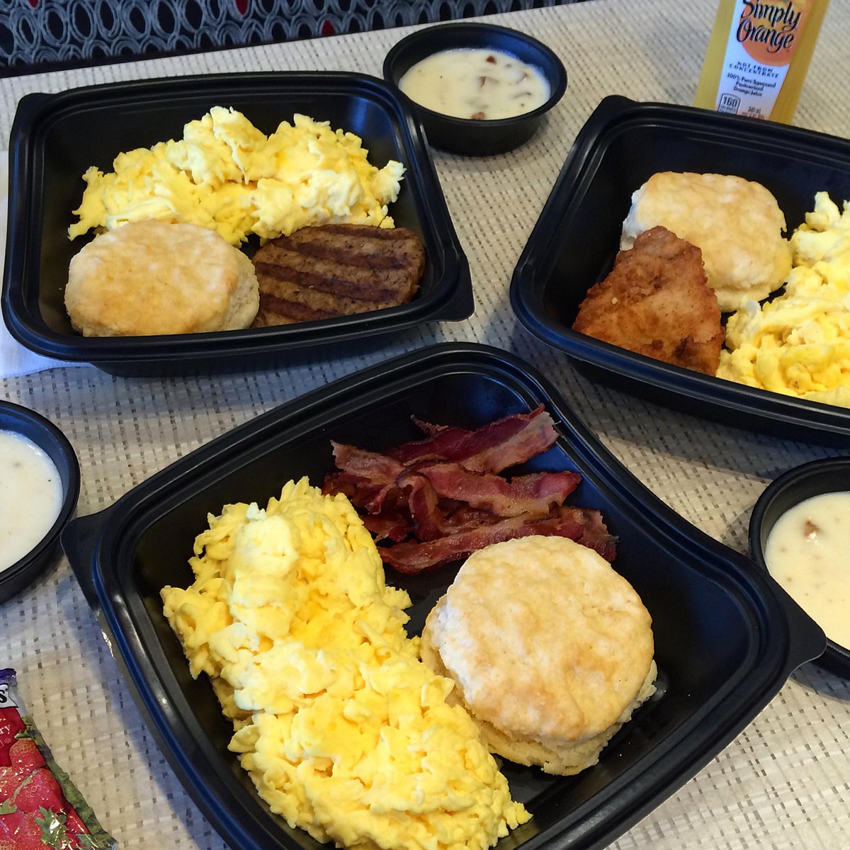 MargaretPower15's tweet photo. "@ChickfilA: Yes, that’s bacon, sausage AND chicken! #BreakfastPlatter #GoodMornings http://t.co/0yy1gGlnEr" @mktgsmac #MKTG3433
