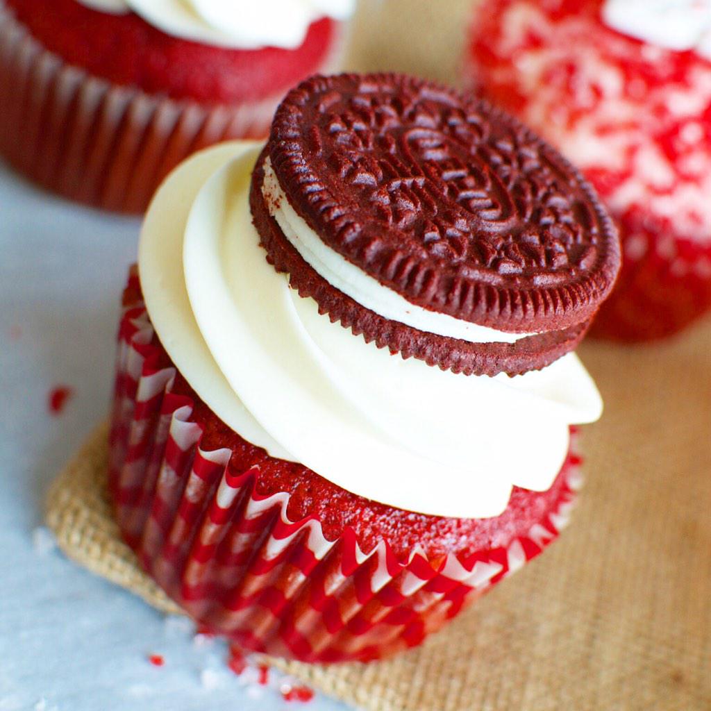 P2P_AZ's tweet photo. Red Velvet Cream Cheese Oreo Cupcakes any valentine would love! #valentinesday #redvelvet http://t.co/qOjcGzFx7B http://t.co/JE2jALfJun