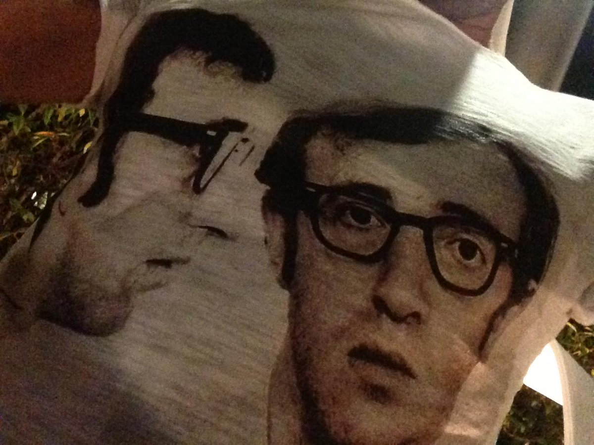 Los amigos son como los zapatos. Podemos tener muchos, pero siempre andamos con los que nos sentimos màs a gusto...