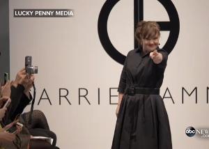 Joop_nl's tweet photo. Video: Het eerste model met Down op de catwalk van New York Fashion Week #NYFW: Jamie Brewer http://t.co/ac20SpzSHI http://t.co/26V1C7Skp4