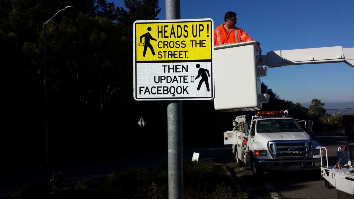Funny traffic signs debut in Hayward  
sfchron.cl/1AxhnM2