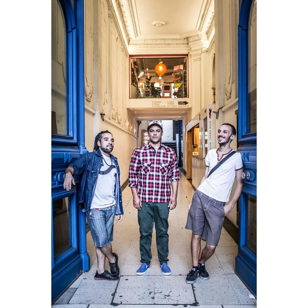 SessionesReggae's tweet image. #Sessiones fotos en patio del Liceo para #Cosmovision ph: Valentin Cacault