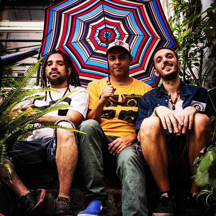 SessionesReggae's tweet image. #Sessiones fotos en patio del Liceo para #Cosmovision ph: Valentin Cacault