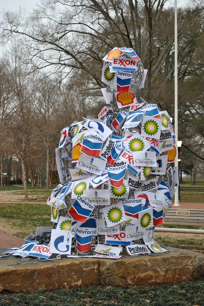 Missed our #GlobalDivestmentDay action at <a href="/DavidsonCollege/">Davidson College</a>? Here are some choice photos. #FreeWavesIII