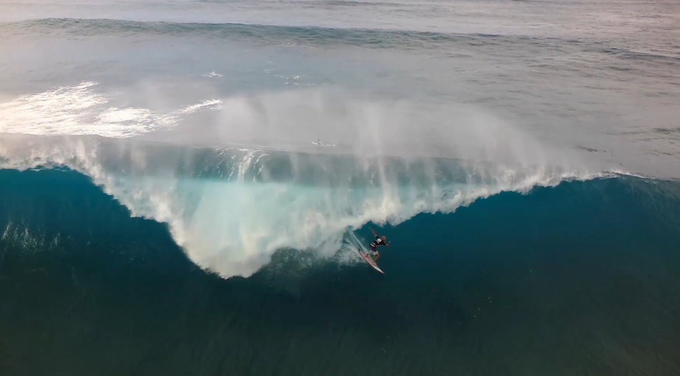 TurtleBayResort's tweet photo. RT @surfline: A birds-eye view of the 2015 Volcom Pipe Pro http://t.co/5IyxpJs6gU #SurfFromAbove @TurtleBayResort  http://t.co/c9nHSIYdnn