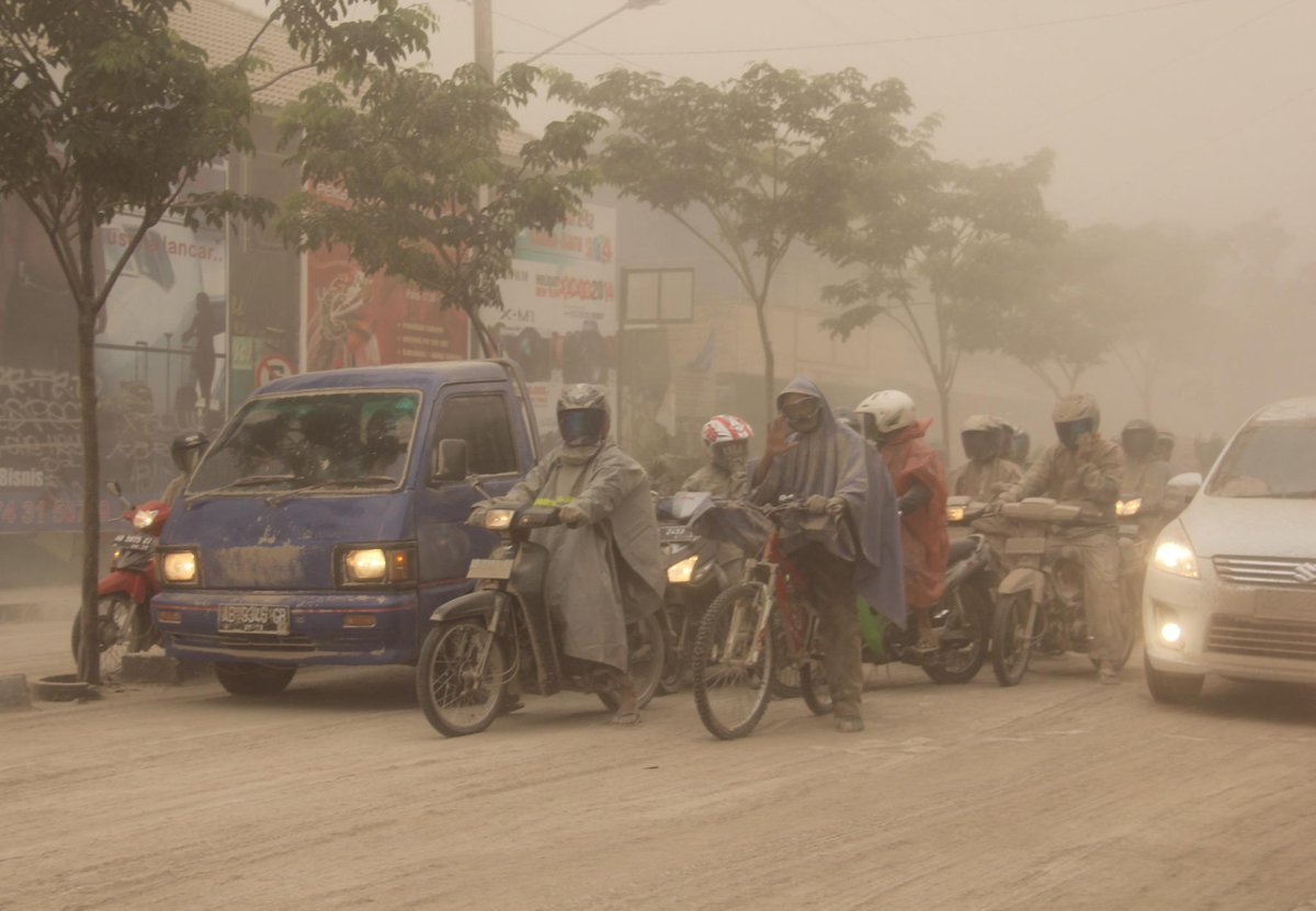 LePs_SWIBHA's tweet photo. Yogya 1 Tahun yg lalu .. #1 .. cc : @Sebayota , @sunsedbarat1 , @warungwetan http://t.co/MJb97qwjTH