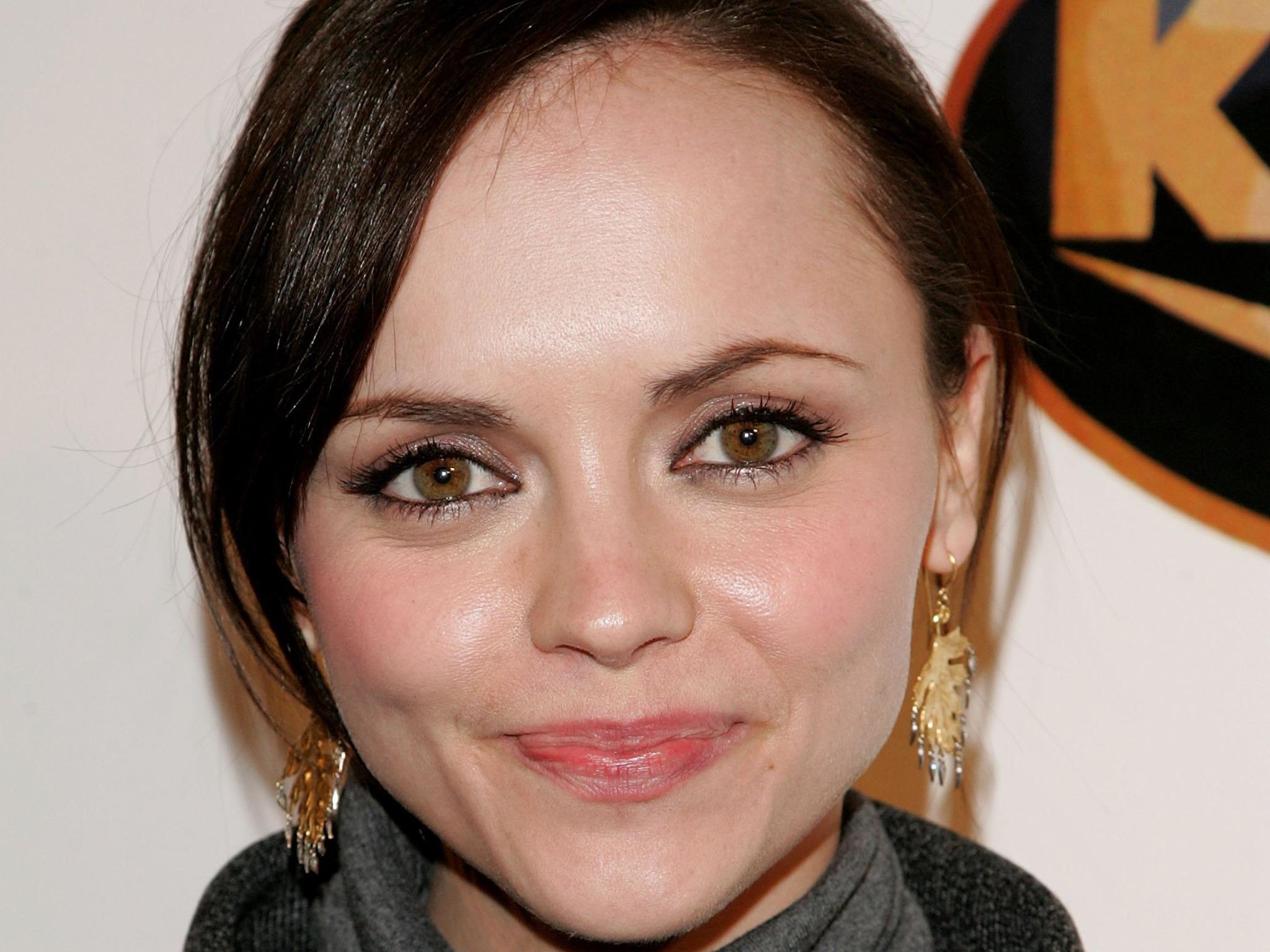 Happy birthday to Jenna colemans twinnie - Christina ricci today !! 
