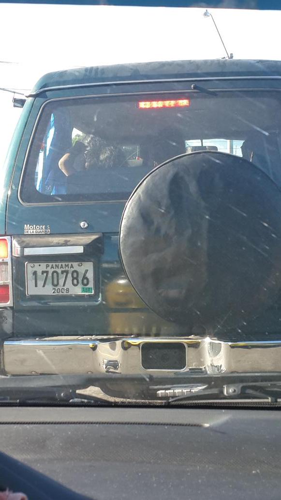 GreiceZareth's tweet photo. como pued este auto estar circulando tantos años sin renovar placa, dond sta la @ATTTPanama???? increibleee http://t.co/ZmaFe3UQpc