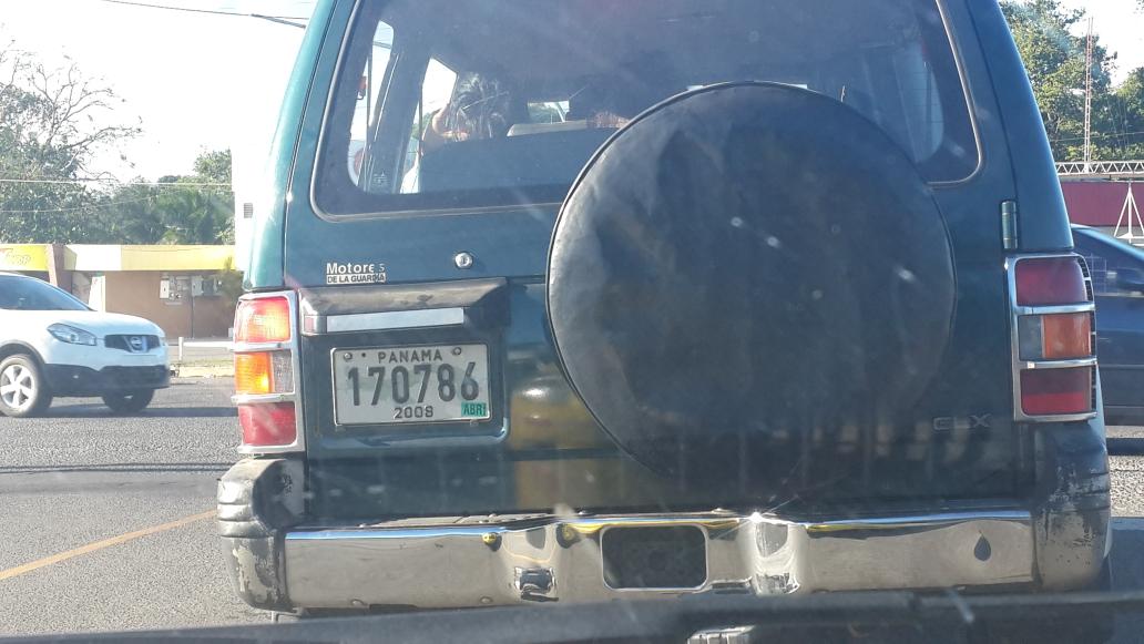 GreiceZareth's tweet photo. como pued este auto estar circulando tantos años sin renovar placa, dond sta la @ATTTPanama???? increibleee http://t.co/ZmaFe3UQpc
