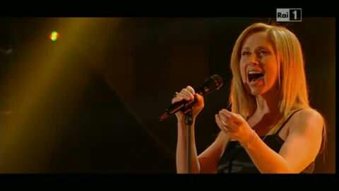 freakaly's tweet photo. #LaraFabian #Sanremo2015 immensa. Voce. http://t.co/nPQ6OZJcdz