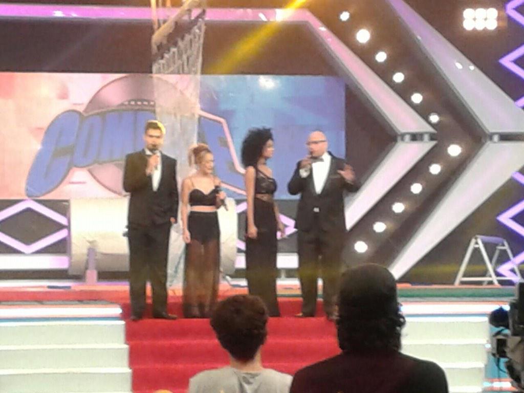 salazarcamille's tweet photo. “@katepma: Nuestro look @salazarcamille para #Combate200Programas gracias a @PupeTeteOK http://t.co/vlbLUhlSZg” divinas!!!!!