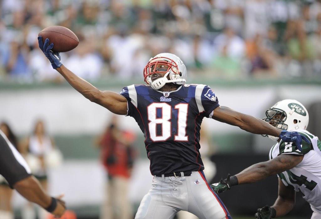 Happy birthday Randy Moss! Here\s one of the craziest catches I have ever seen 