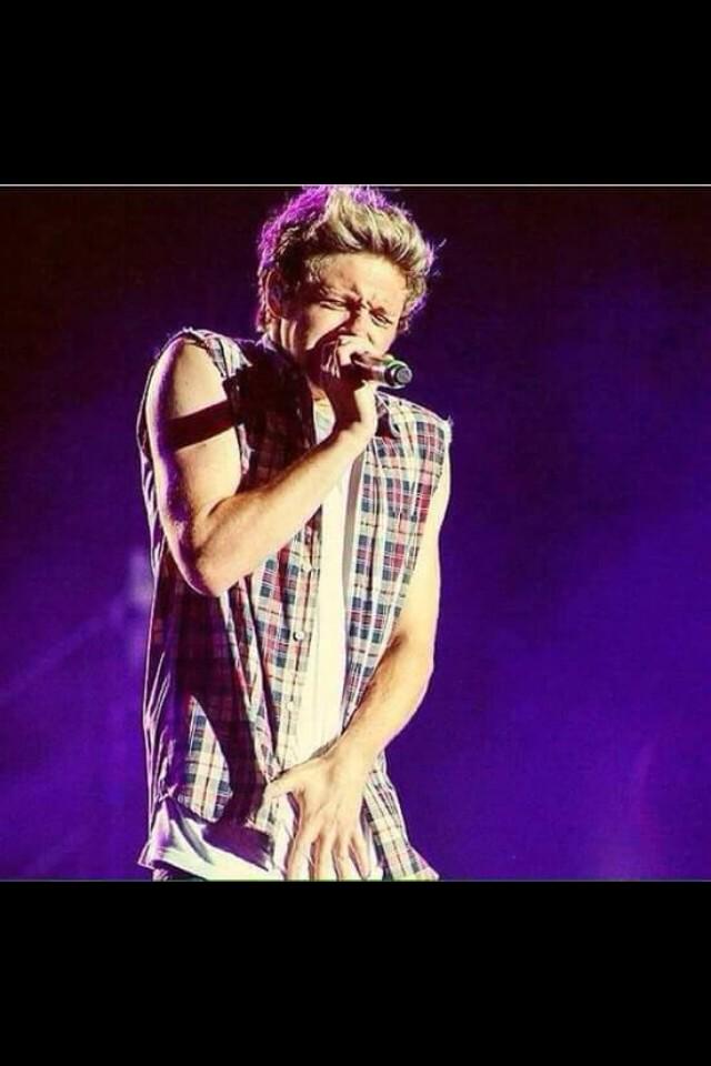 audreystyles98's tweet photo. @NiallOfficial happy valentines day to you Niall I love you a lot <3<3 http://t.co/CieQlBakgm