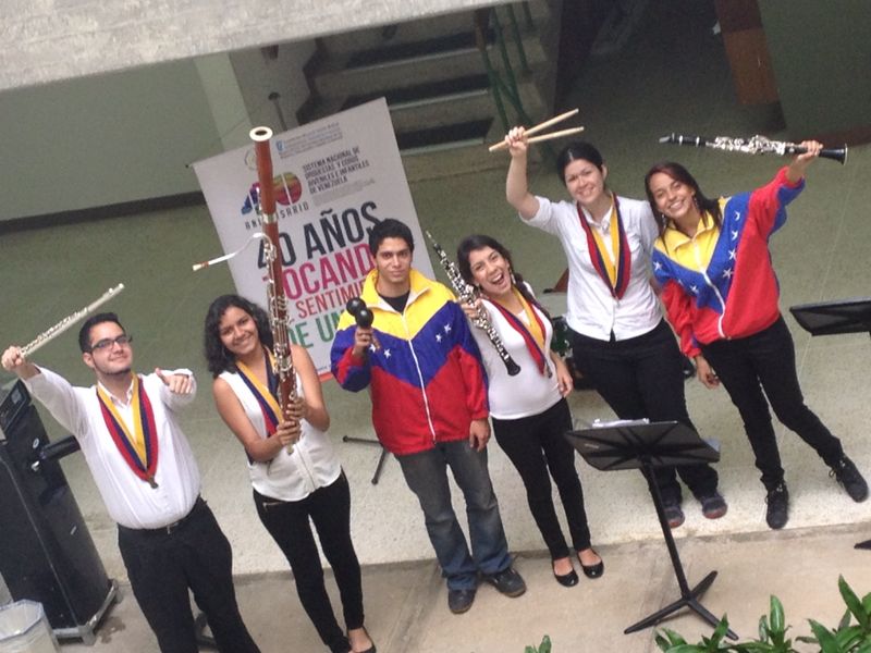 4_PM_'s tweet photo. Otro concierto dentro del centro de ecología del ivic @elsistema @NclSanantonio #elsistemacumple40 http://t.co/HcETpRbfwT