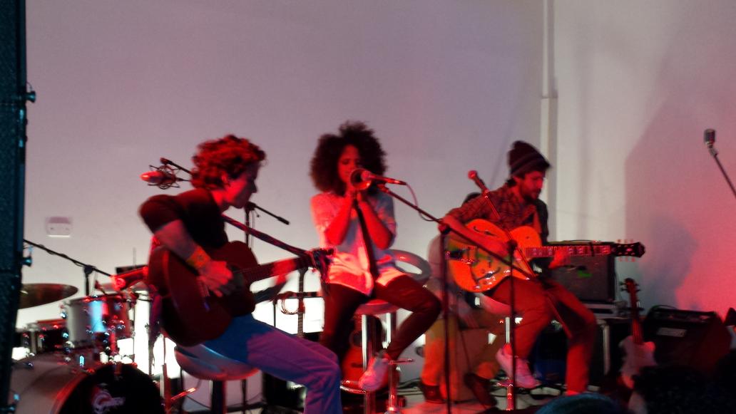 sandramooreofi's tweet photo. Una fotico abriéndole el concierto a @Manuelmdrano en Bogotá.  Con @JuanPVEGA y José Quiñones.  #GraciasBogotá #feliz http://t.co/IxIIB4LeE2