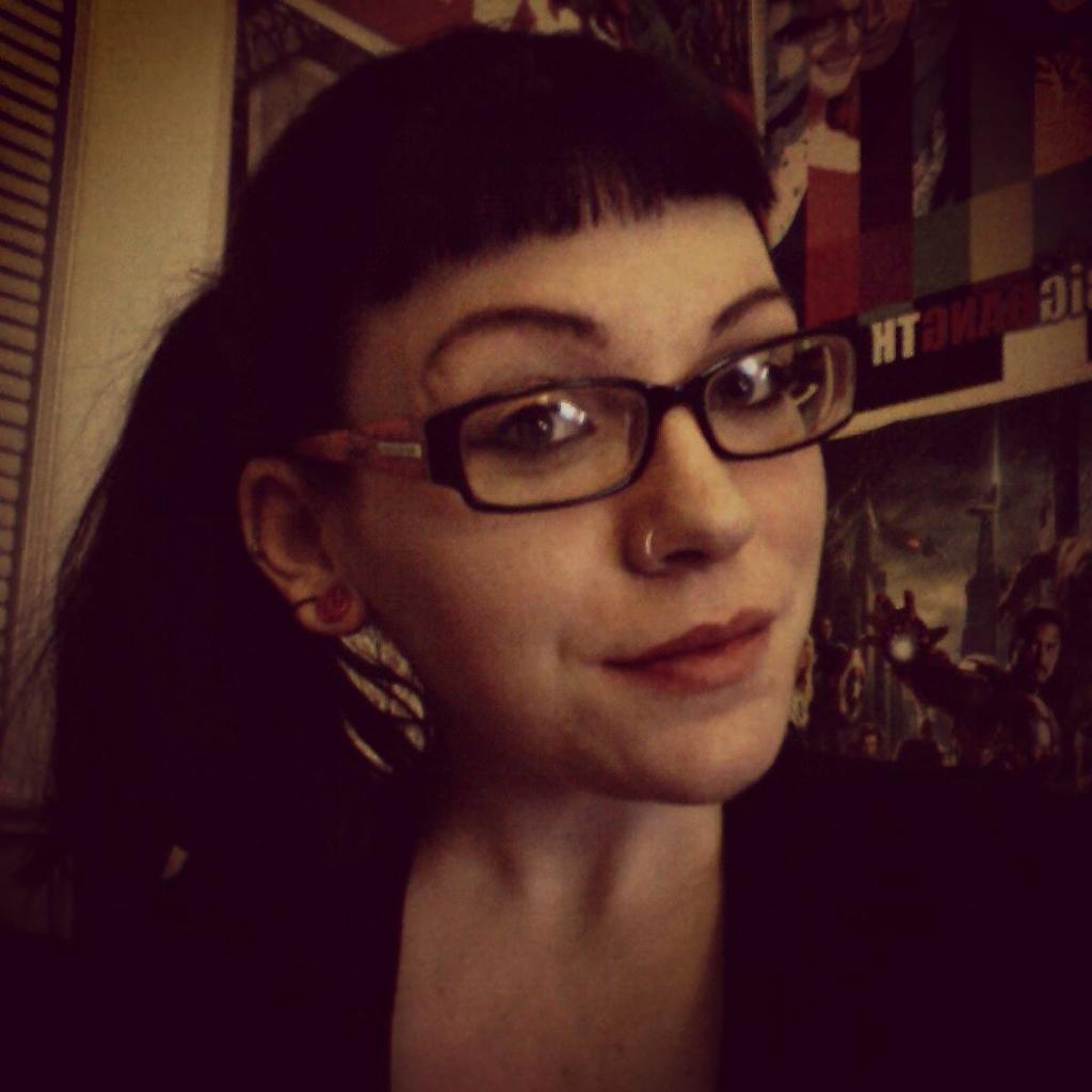 AquaFatale's tweet photo. #BettyPageRealness #pinupgirl #girlswithgauges http://t.co/1KWXtHce0i