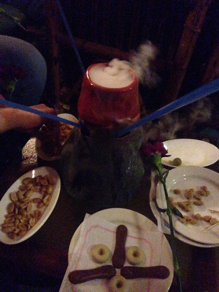 carlotadavies's tweet photo. Buenisima noche con las compis💕 @anacs15 @patrserrano http://t.co/HFRoVPh3qf