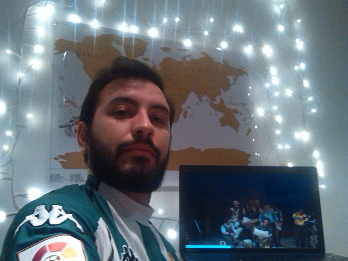 txushippy's tweet photo. Desde Aylesbury (Inglaterra) aunque mañana se trabaje, una final es una final. #EltangaiF http://t.co/SE6mBupEqe