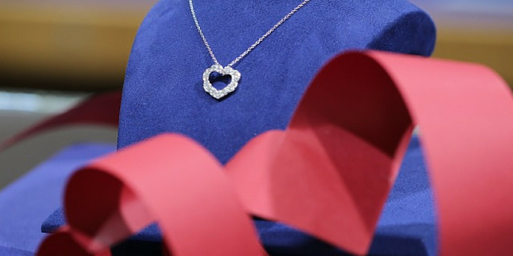 SmalesJewellers's tweet photo. Happy #ValentinesDay! We can't wait for tonight's #Heartactually Gala! Who will win this gorgeous pendant? #perth http://t.co/wvAEHIdNAM