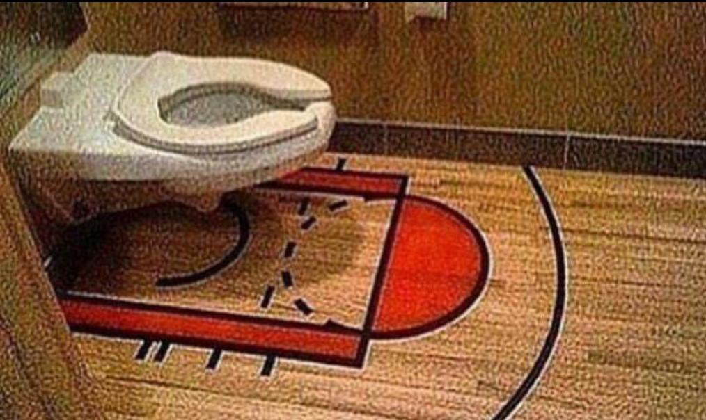 There's gonna be piss everywhere cuz I'm only pullin 3's 🏀