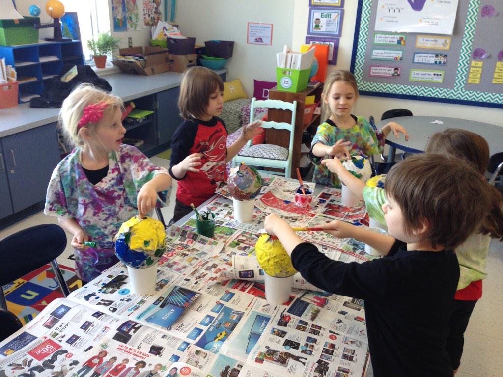MissSpusta's tweet photo. Pictures from painting our planets (and stars) today! They were so focused! http://t.co/CJhpibJrlD