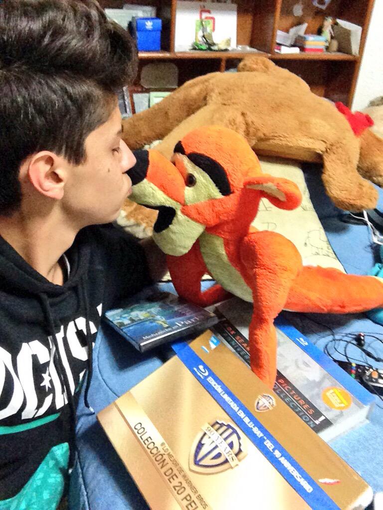 haroldazuara's tweet photo. Como ya casi es 14 de febrero❤️ hoy voy a ver pelis con mi "personita especial" toda la noche🙌🙈 http://t.co/xOp9EmeZfl