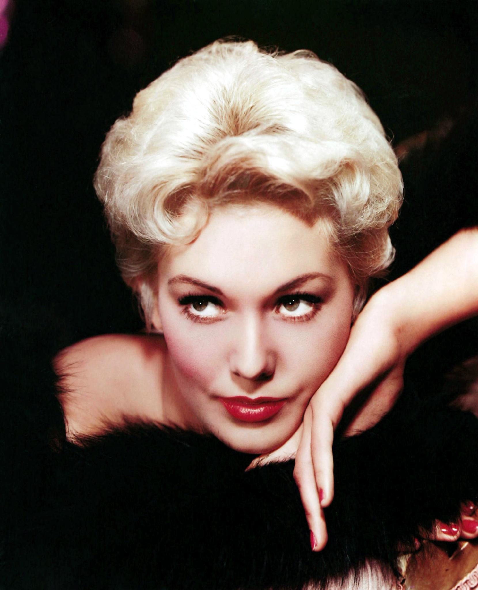 Happy birthday, Kim Novak. She is 82. 