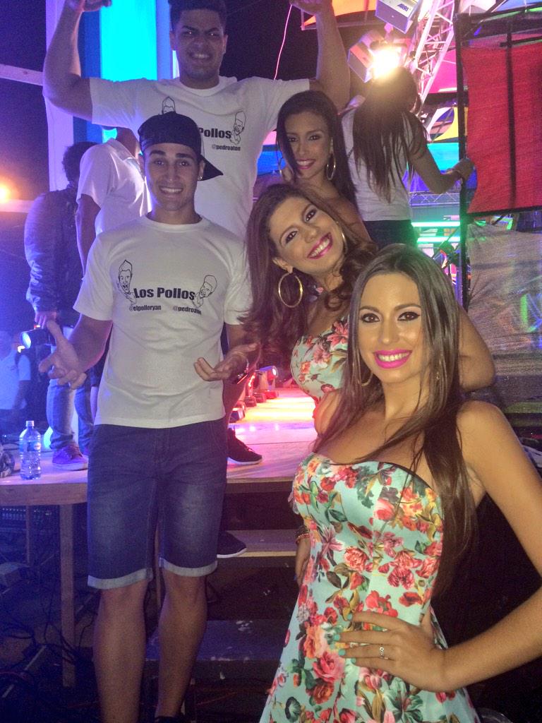 Ya nuestros Pollos y las chicas listos para tomarse La Villa de Los Santos por primera vez #EnCarnalavesToy