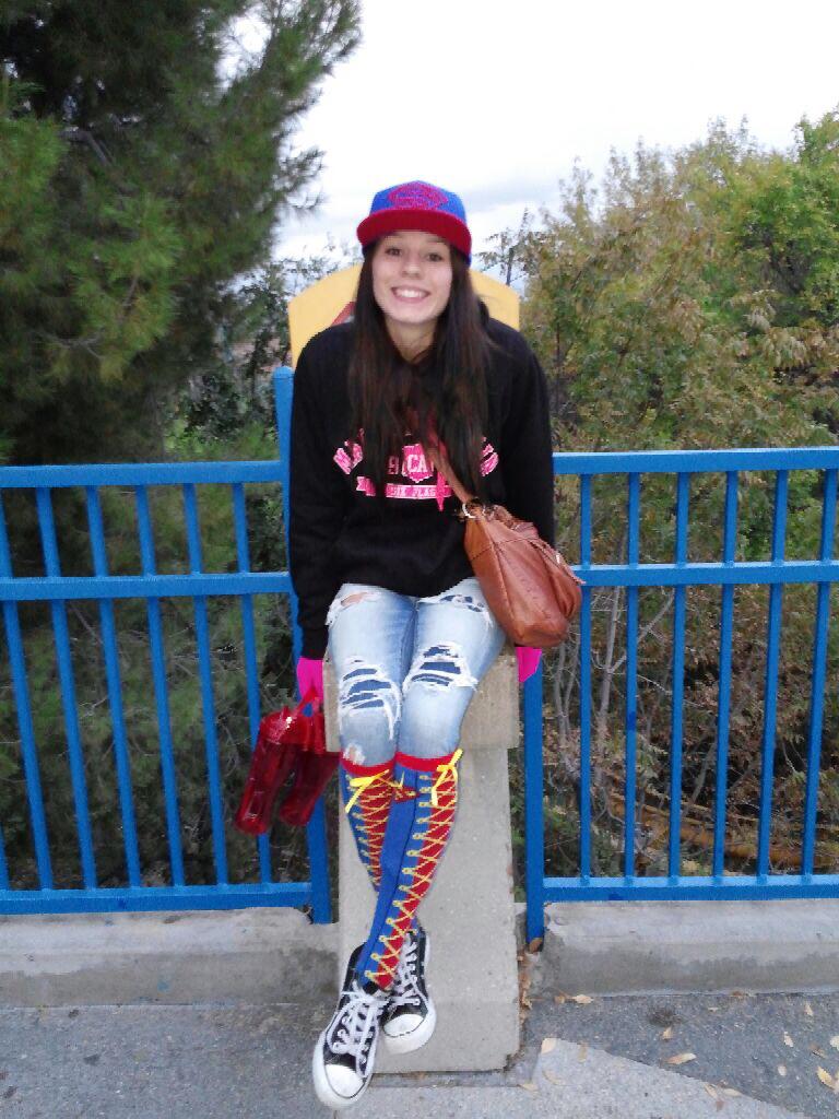 _Kayluuuhhh's tweet image. #fbf to six flags! #SuperBasic 😂👌