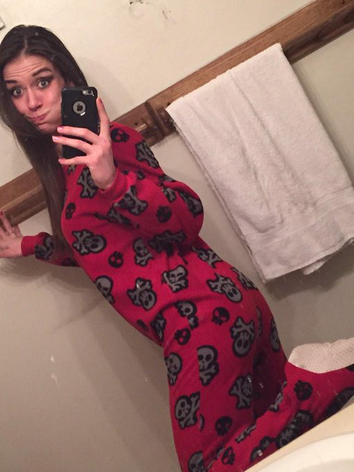 Lovin my #onesie !! http://t.co/ggqX4iNuJO<a href="/tag/onesie"class="tags">#onesie</a>