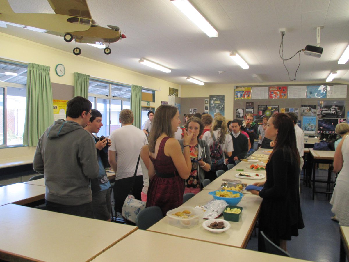 PColMKB's tweet image. Great to celebrate success of 38 Paraparaumu College students who gained Excellence endorsements in Science subjects.