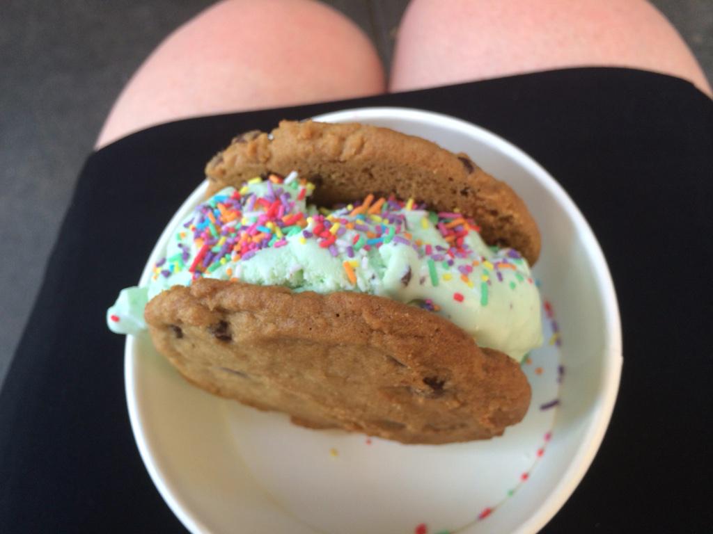 Ice cream sandwich time at <a href="/MyTwoMumsTruck/">My Two Mums</a>!
