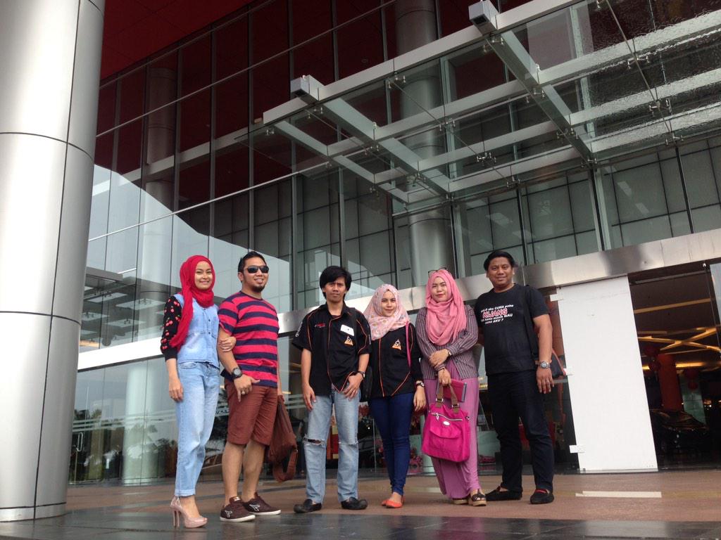 Serbuuu... #KallaToyotaValentine 
Thx <a href="/ToyotaJalan2/">KallaToyota</a> @iradiomakassar