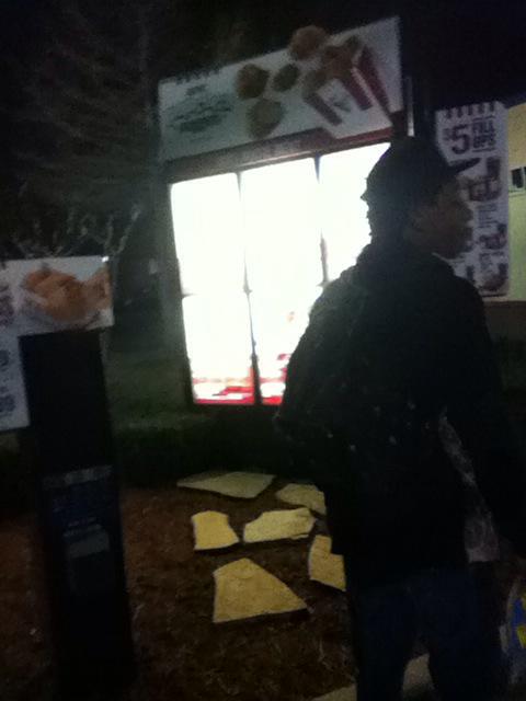 chavellethedon's tweet photo. Black people struggle 2015 #kfc #nocar #onfeet #onhashtag http://t.co/msEXKFg2cx