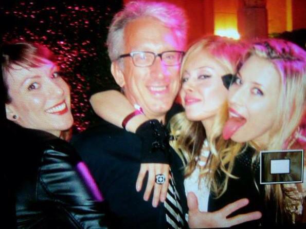 IAmVylette's tweet photo. #fbf w/ my lovelies #homegurlz @breezymeadows @harmonyxrose  #goodtimes ❤️xoxo http://t.co/fSgRzn7y68